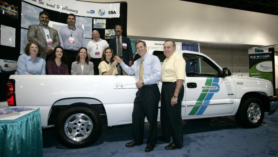  Chevrolet Silverado Hybrid 2004 года  (фото 7 из 24)